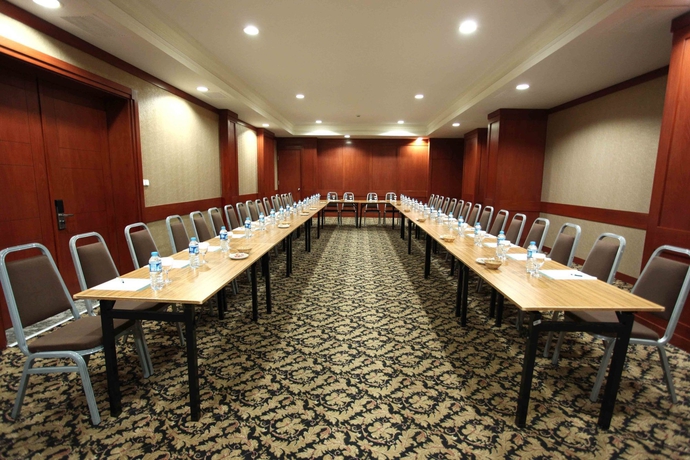 Imagen de los interiores del Hotel The Green Park Taksim. Foto 15