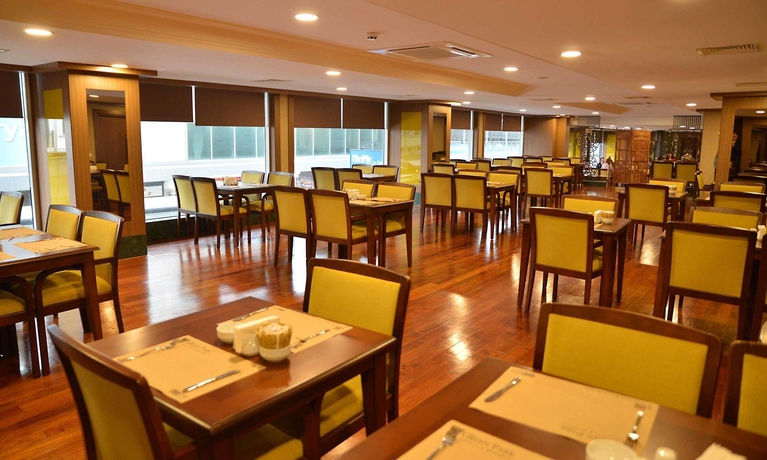 Imagen del bar/restaurante del Hotel The Green Park Taksim. Foto 5