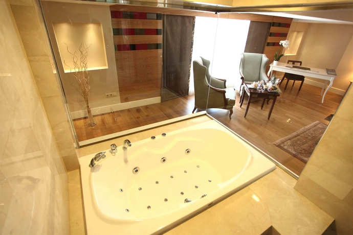 Imagen de la habitación del Hotel The Green Park Taksim. Foto 13