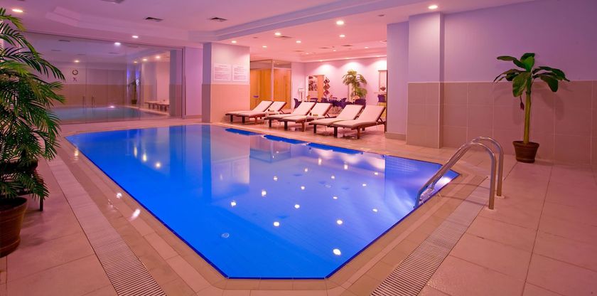 Imagen de la piscina del Hotel The Green Park Taksim. Foto 18