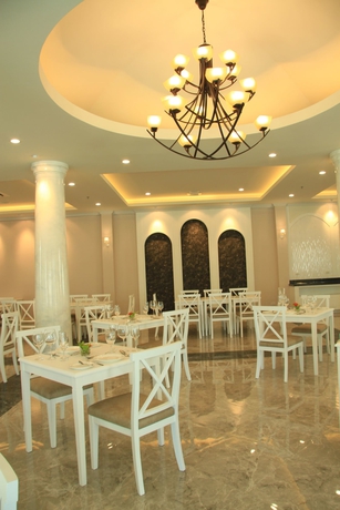 Imagen del bar/restaurante del Hotel The Green View, Samut Prakan. Foto 2