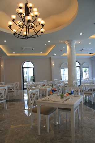 Imagen del bar/restaurante del Hotel The Green View, Samut Prakan. Foto 3