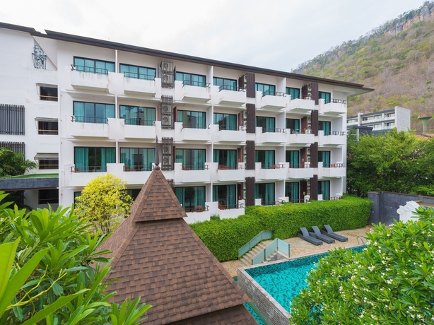Imagen de la piscina del Hotel The Greenery Resort Khao Yai. Foto 16