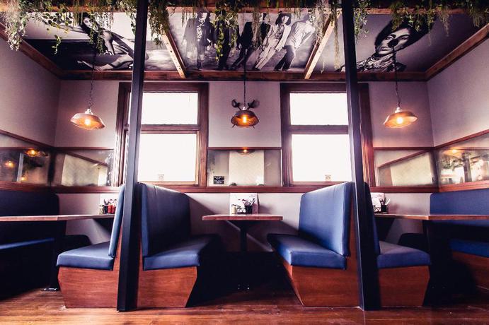 Imagen del bar/restaurante del Hotel The Greenroof. Foto 6