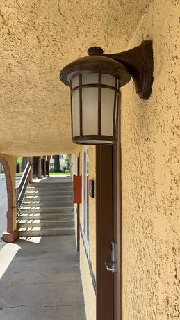 Imagen de los exteriores del Hotel The Greens - Stockton Blvd. Foto 14