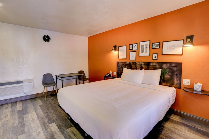 Imagen de la habitación del Hotel The Greens - Stockton Blvd. Foto 12