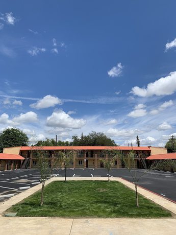 Imagen de los exteriores del Hotel The Greens - Stockton Blvd. Foto 17