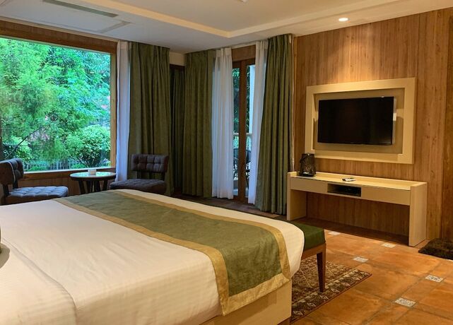 Imagen de la habitación del Hotel The Greenwood Resort, Guwahati. Foto 19