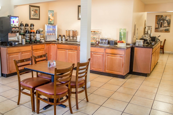 Imagen del bar/restaurante del Hotel The Grove At Pismo Beach. Foto 2