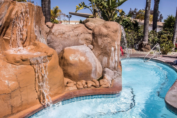 Imagen de la piscina del Hotel The Grove At Pismo Beach. Foto 15