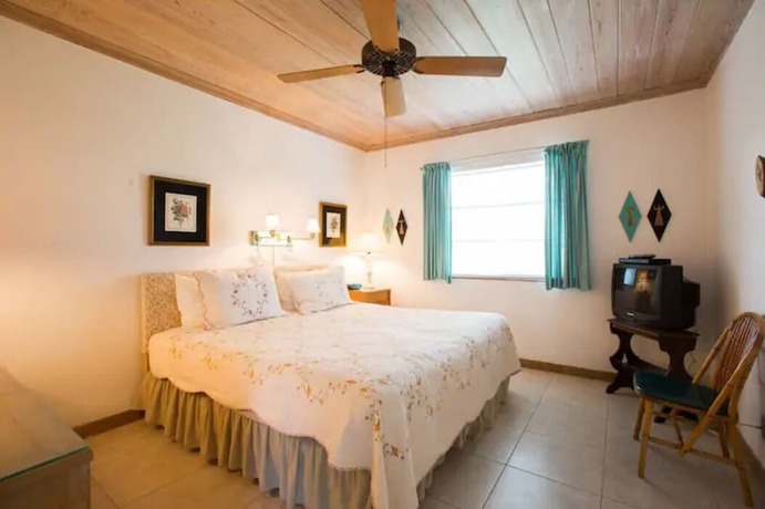 Imagen general del Hotel The Grove Beach Condominiums. Foto 1