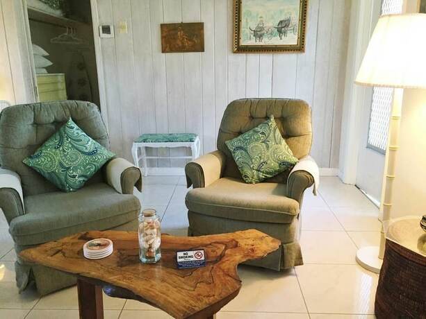 Imagen de la habitación del Hotel The Grove Beach Condominiums. Foto 14