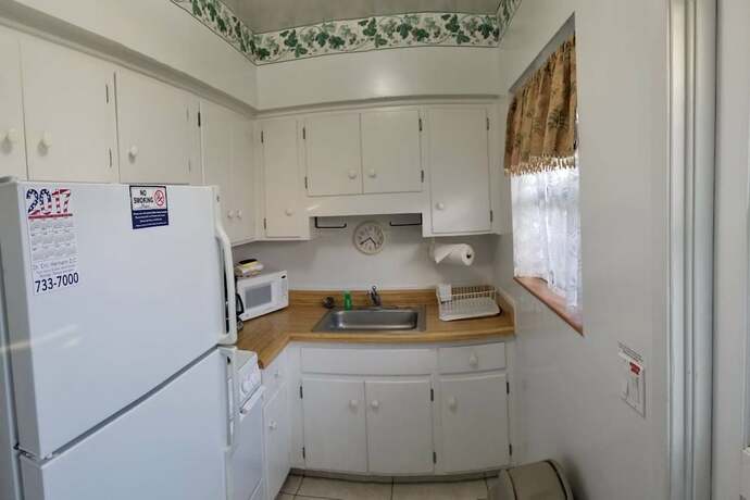 Imagen general del Hotel The Grove Beach Condominiums. Foto 5