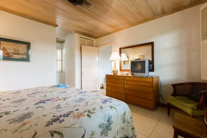 Imagen de la habitación del Hotel The Grove Beach Condominiums. Foto 18
