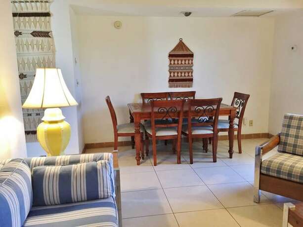 Imagen de la habitación del Hotel The Grove Beach Condominiums. Foto 20