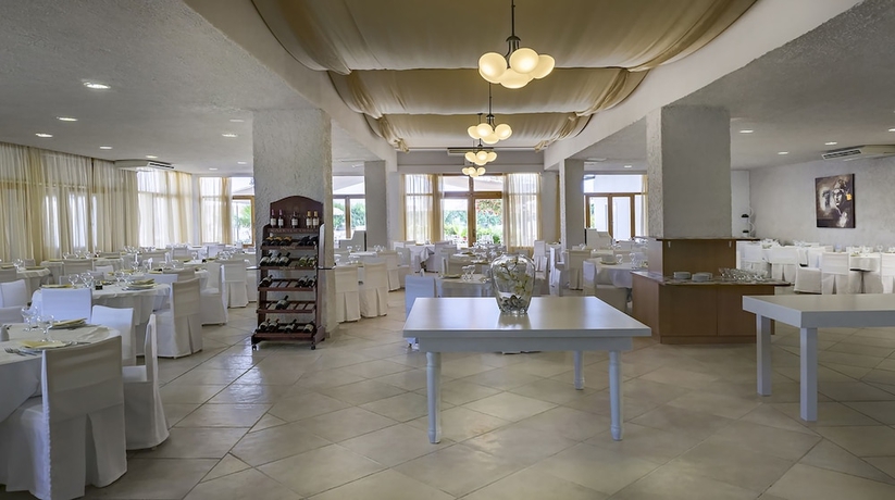 Imagen del bar/restaurante del Hotel The Grove Seaside. Foto 5