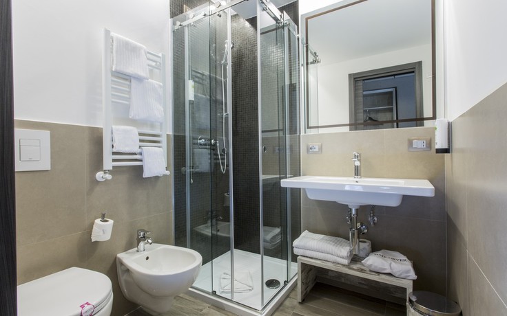 Imagen de la habitación del Hotel The Guardian. Foto 11