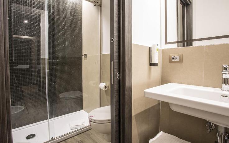 Imagen de la habitación del Hotel The Guardian. Foto 17