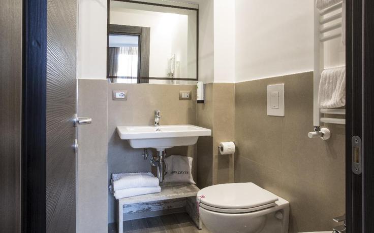 Imagen de la habitación del Hotel The Guardian. Foto 18