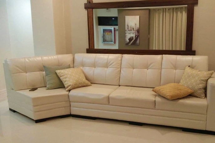 Imagen de los interiores del Hotel The Guest House Laoag. Foto 11