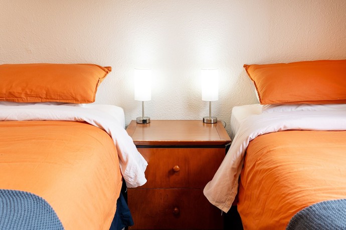 Imagen de la habitación del Hotel The Guesthouse Vancouver Downtown. Foto 3