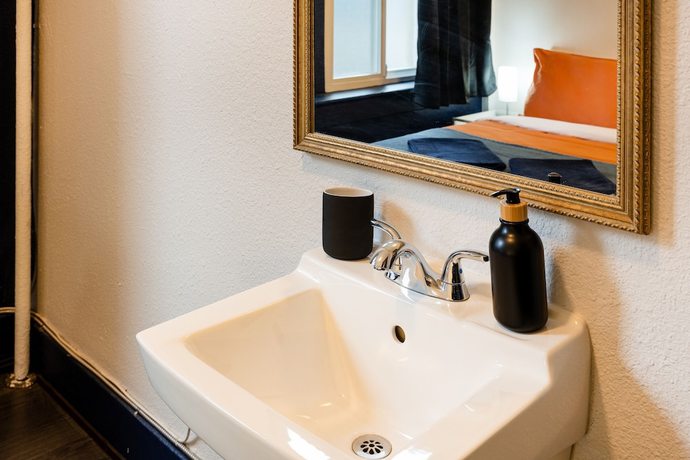 Imagen de la habitación del Hotel The Guesthouse Vancouver Downtown. Foto 9