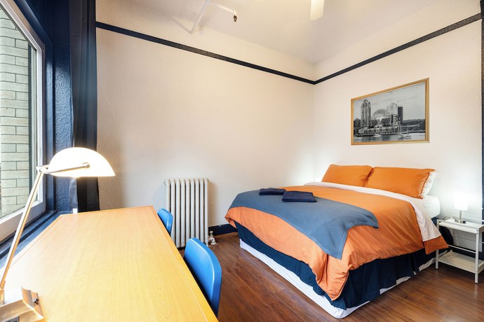 Imagen de la habitación del Hotel The Guesthouse Vancouver Downtown. Foto 11