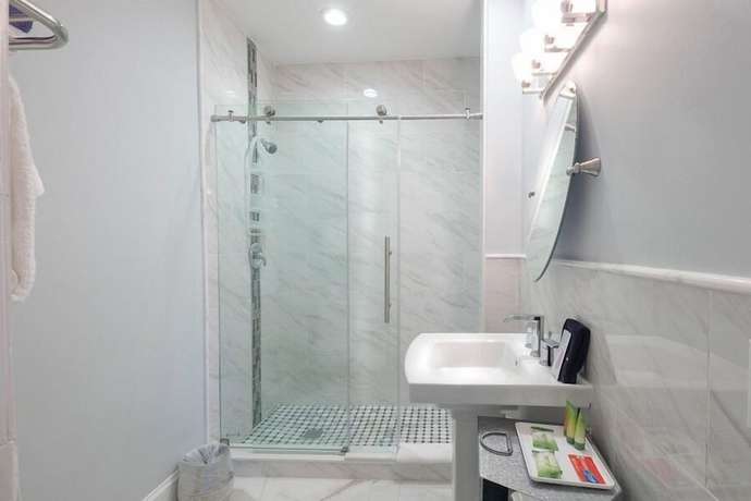 Imagen de la habitación del Hotel The Guesthouses at Southernmost Beach Resort. Foto 3