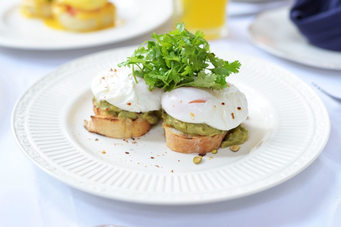 Imagen del bar/restaurante del Hotel The Gunawarman. Foto 4