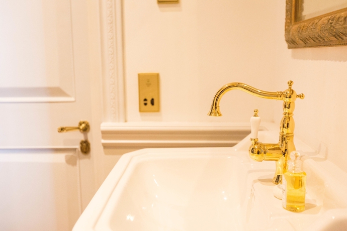 Imagen de la habitación del Hotel The Gunawarman. Foto 10