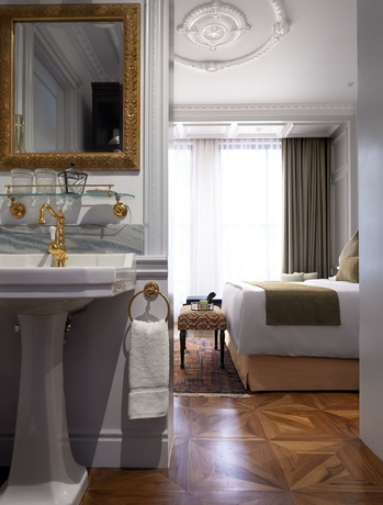 Imagen de la habitación del Hotel The Gunawarman. Foto 11