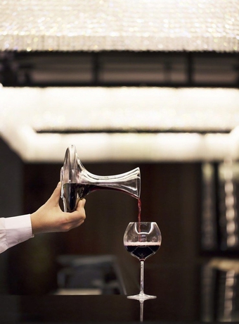 Imagen del bar/restaurante del Hotel The H Dubai. Foto 6