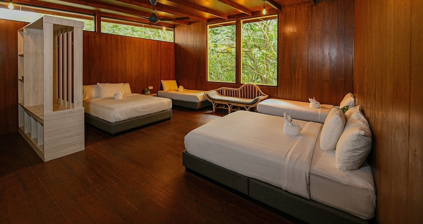 Imagen de la habitación del Hotel The HIJAU Camp and Cabin. Foto 6