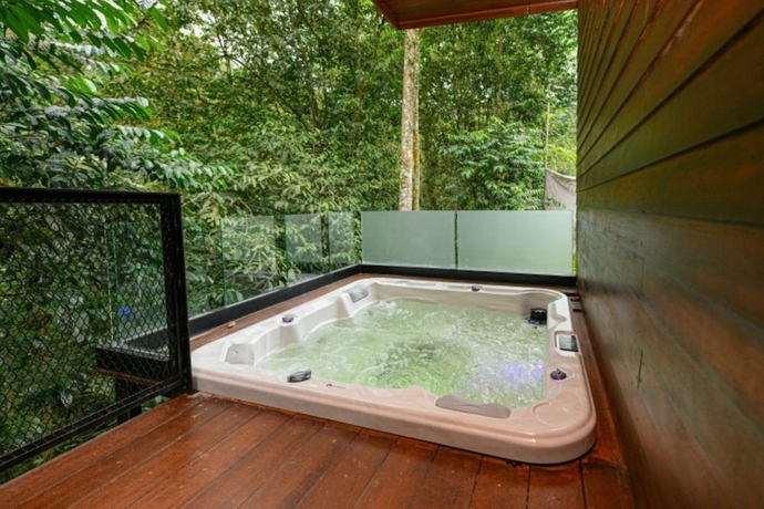 Imagen de la habitación del Hotel The HIJAU Camp and Cabin. Foto 9