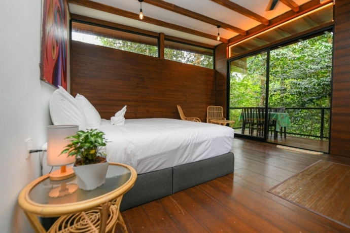 Imagen de la habitación del Hotel The HIJAU Camp and Cabin. Foto 10