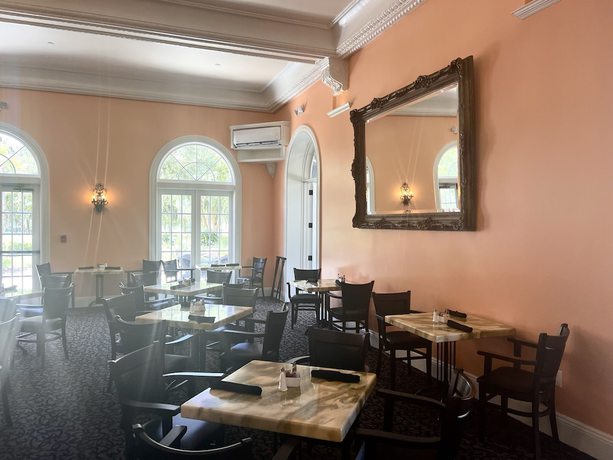 Imagen del bar/restaurante del Hotel The Hacienda. Foto 8