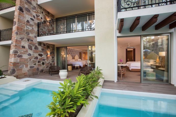 Imagen de la piscina del Hotel The Hacienda at Krystal Grand Puerto Vallarta. Foto 8