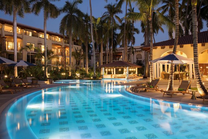 Imagen de la piscina del Hotel The Hacienda at Krystal Grand Puerto Vallarta. Foto 9