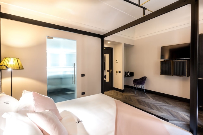 Imagen de la habitación del Hotel The H'all Tailor Suite Roma. Foto 15