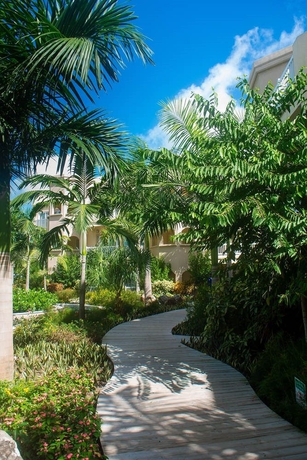 Imagen de los exteriores del Hotel The Hamilton Beach Villas and Spa. Foto 12