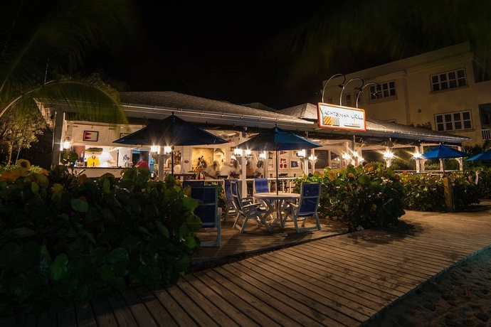 Imagen del bar/restaurante del Hotel The Hamilton Beach Villas and Spa. Foto 4