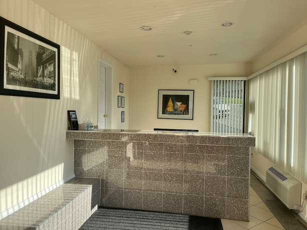Imagen de los interiores del Hotel The Hamlet Inn at Warwick. Foto 6