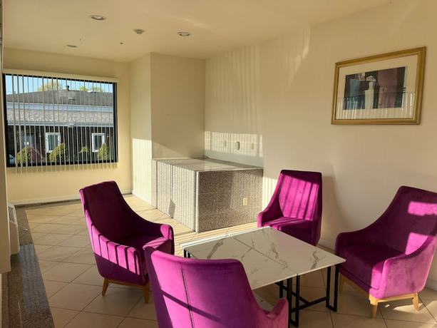 Imagen de los interiores del Hotel The Hamlet Inn at Warwick. Foto 7