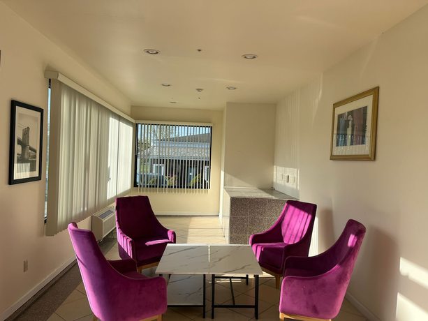 Imagen de los interiores del Hotel The Hamlet Inn at Warwick. Foto 8