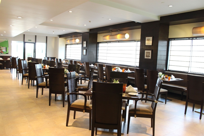 Imagen del bar/restaurante del Hotel The Hans New Delhi. Foto 3