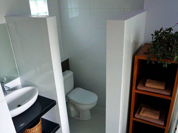 Imagen de la habitación del Hotel The Happinezz Hills Karimunjawa. Foto 4