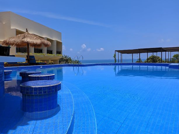 Imagen de la piscina del Hotel The Happinezz Hills Karimunjawa. Foto 20