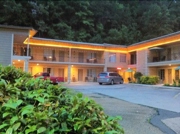 Imagen de los exteriores del Hotel The Happy Hollow. Foto 17