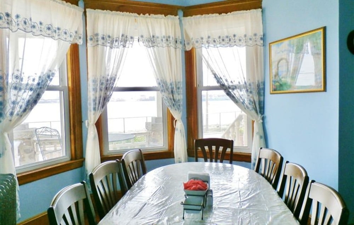 Imagen del bar/restaurante del Hotel The Harbor House Bed And Breakfast. Foto 6