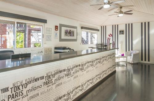 Imagen general del Hotel The Harbour Club. Foto 8